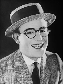 How tall is Harold Lloyd?